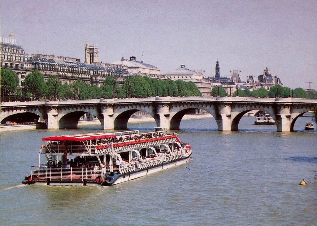 [Bateau Mouche]