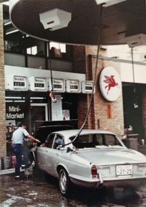 [gas station]