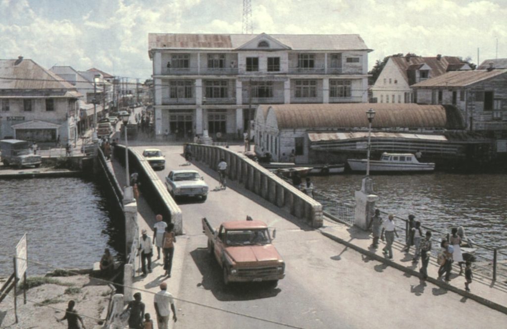 [swing bridge]