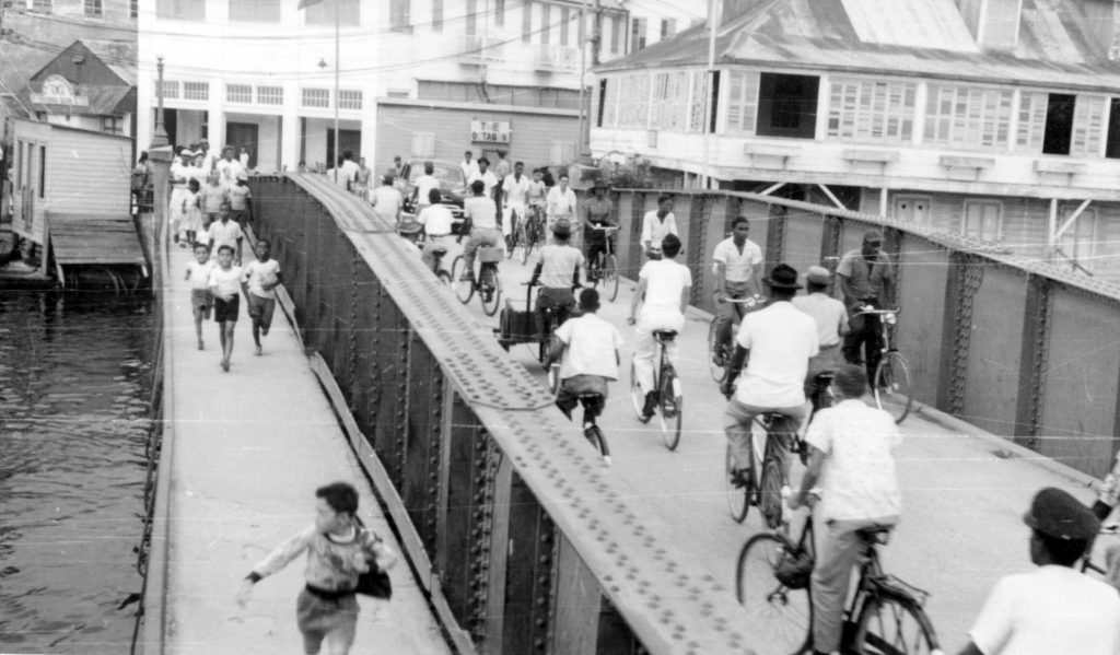 [swing bridge]